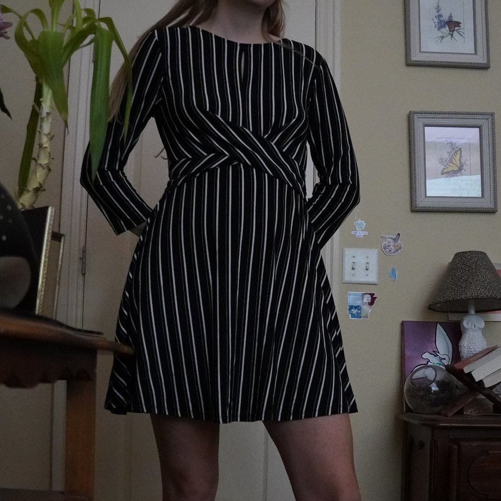 EUC twist front mini dress with keyhole neckline